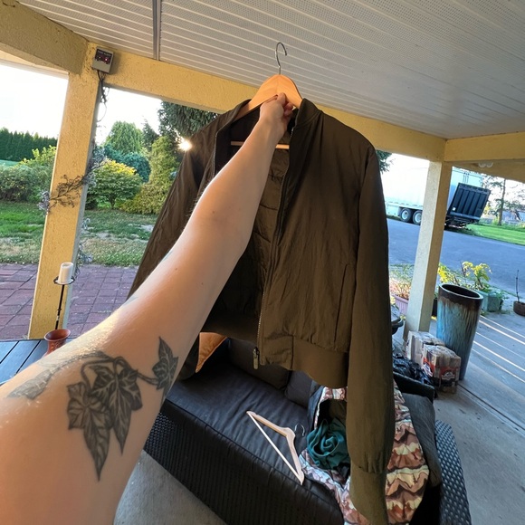 LULU LEMON Reversible Bomber - Picture 4 of 8